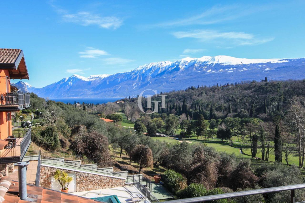 Apartamento por Lago de Garda, Italia, 81.5 m² - imagen 1