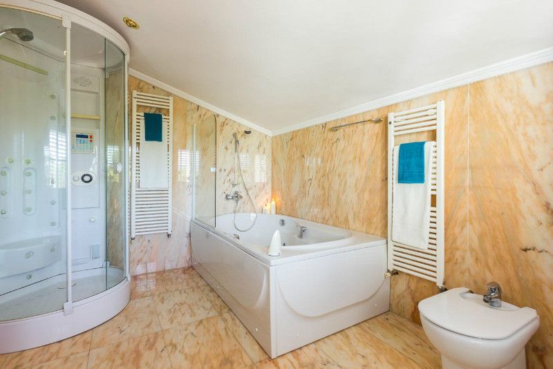 Villa à Barcelone, Espagne, 211 m² - image 2