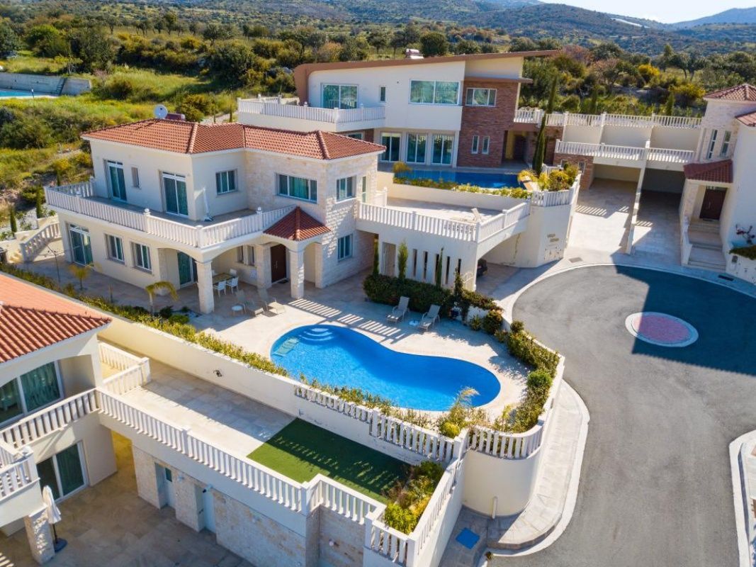 House in Paphos, Cyprus, 294 m² - picture 1
