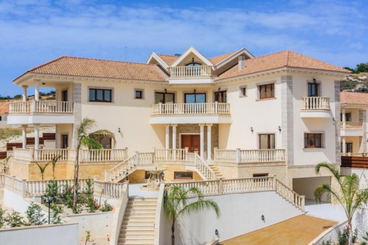 House in Limassol, Cyprus, 662 m² - picture 1