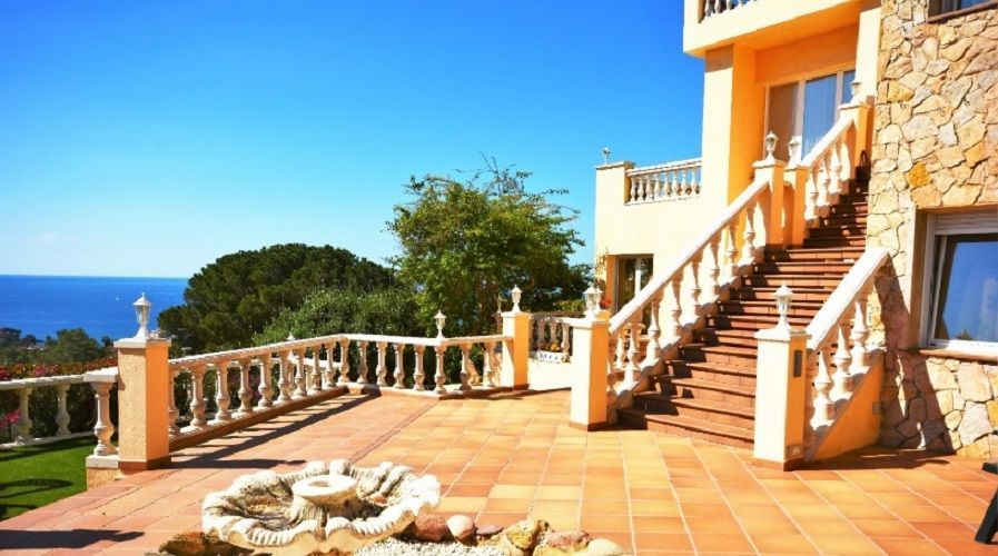 House in Lloret de Mar, Spain, 380 m² - picture 2