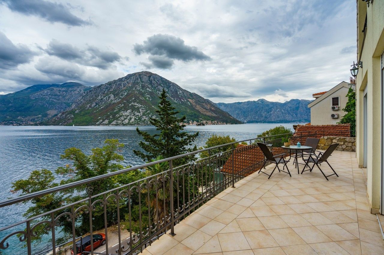 Villa a Kotor, Montenegro, 300 m² - foto 3
