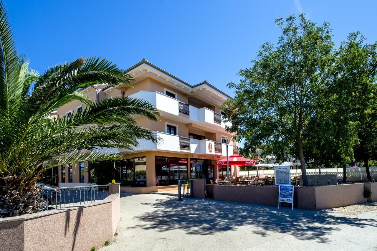 Hotel en Zadar, Croacia, 1 800 m² - imagen 1