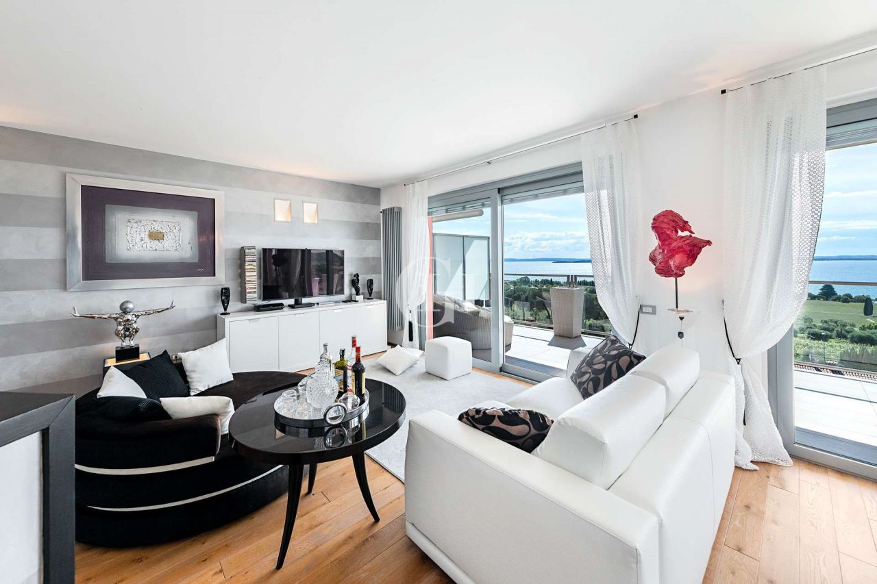 Apartment on Lake Garda, Italy, 135 m² - picture 8