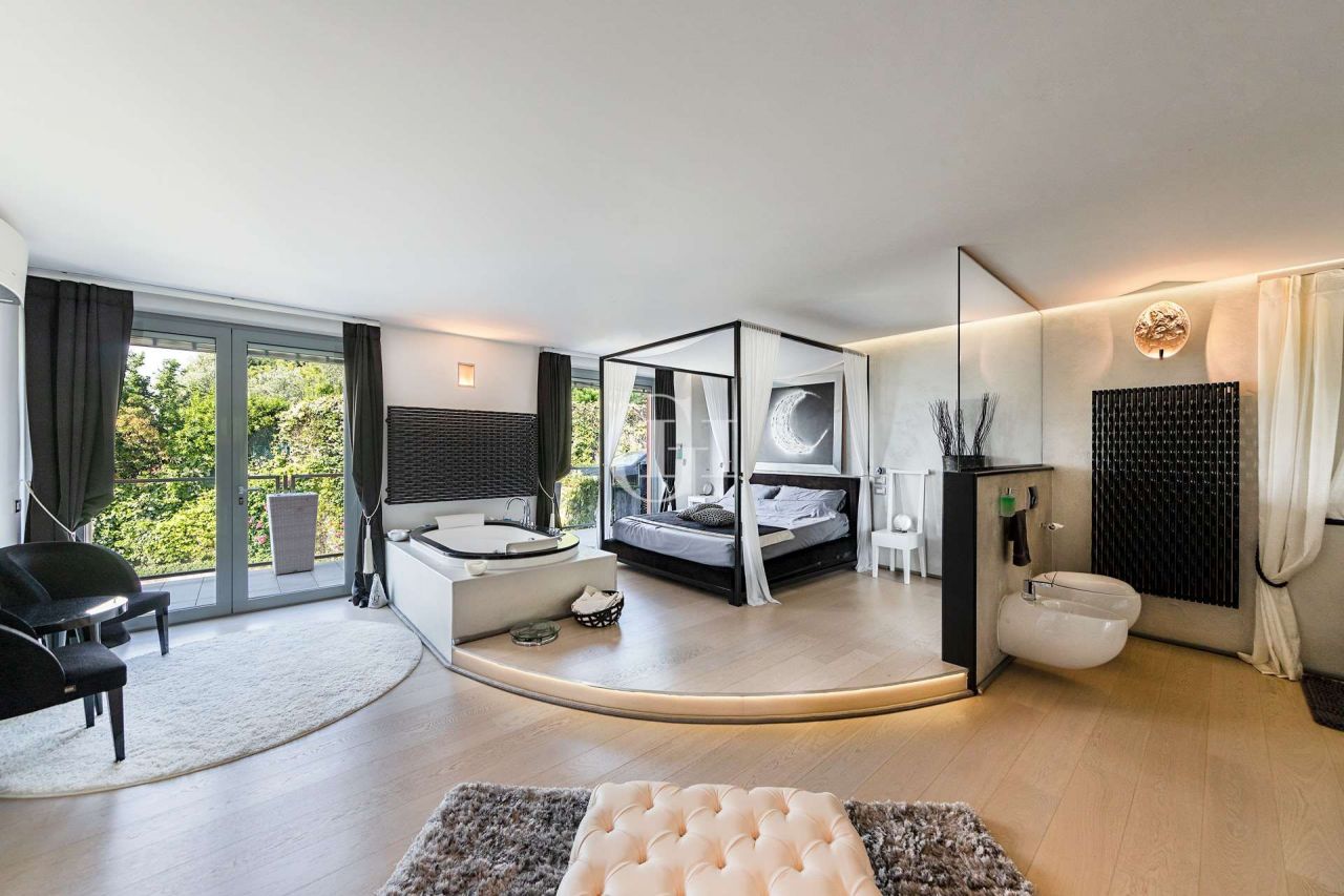 Apartment on Lake Garda, Italy, 135 m² - picture 11