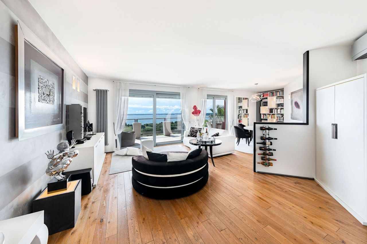 Apartment on Lake Garda, Italy, 135 m² - picture 6