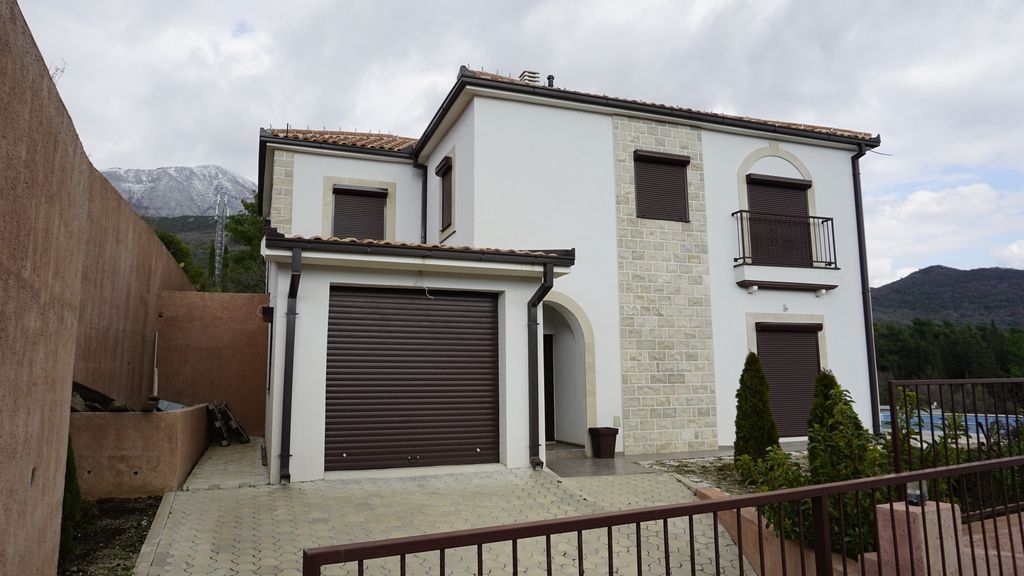 Villa in Herceg-Novi, Montenegro, 201 m² - picture 2