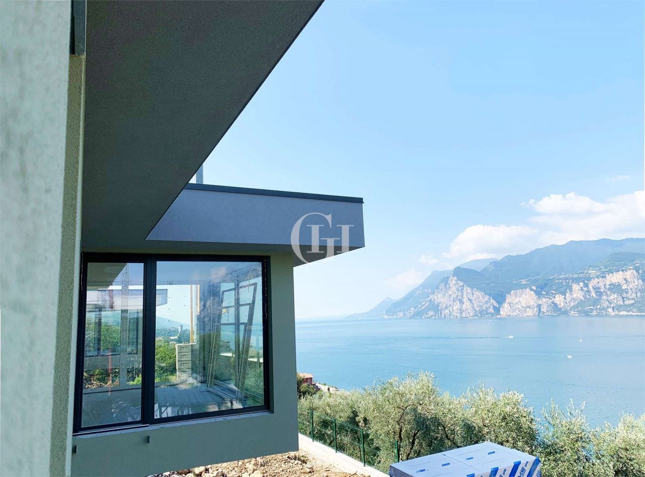 Villa por Lago de Garda, Italia, 236 m² - imagen 2