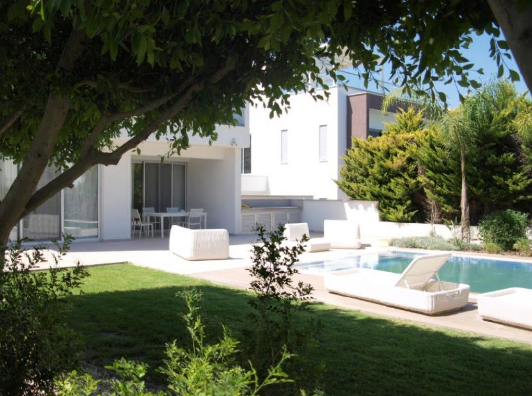 House in Limassol, Cyprus, 351 m² - picture 1
