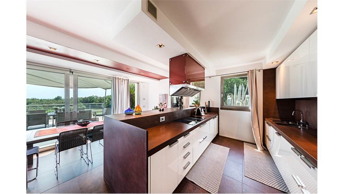 Villa on Lake Garda, Italy, 435 m² - picture 10