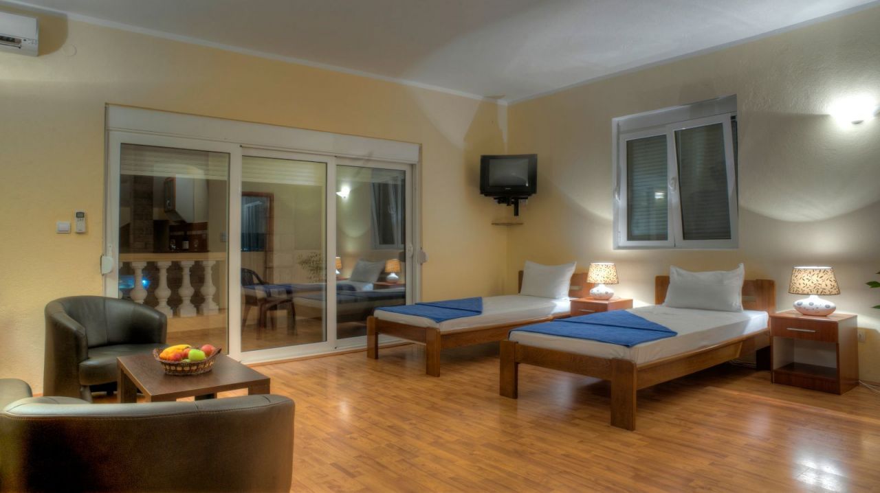 Hotel en Buljarica, Montenegro, 2 377 m² - imagen 12