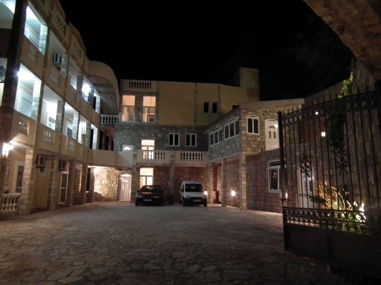 Hotel en Buljarica, Montenegro, 2 377 m² - imagen 11