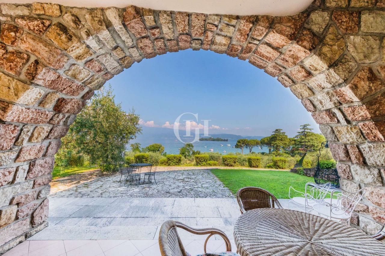 Villa in Gardasee, Italien, 250 m² - Foto 1