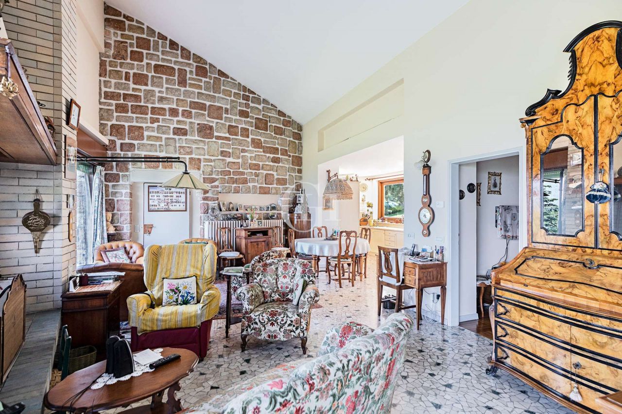 Villa por Lago de Garda, Italia, 250 m² - imagen 12