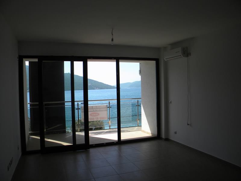 Flat in Kumbor, Montenegro, 80 m² - picture 10