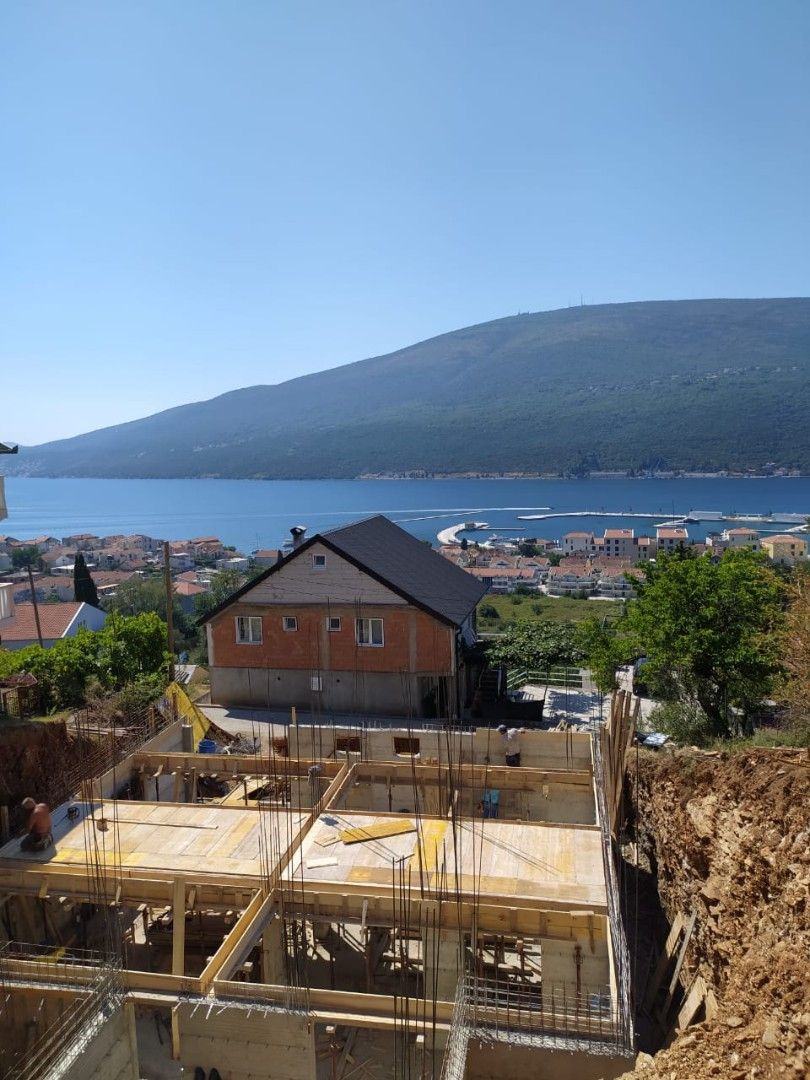 Maison à Herceg-Novi, Monténégro, 350 m² - image 1