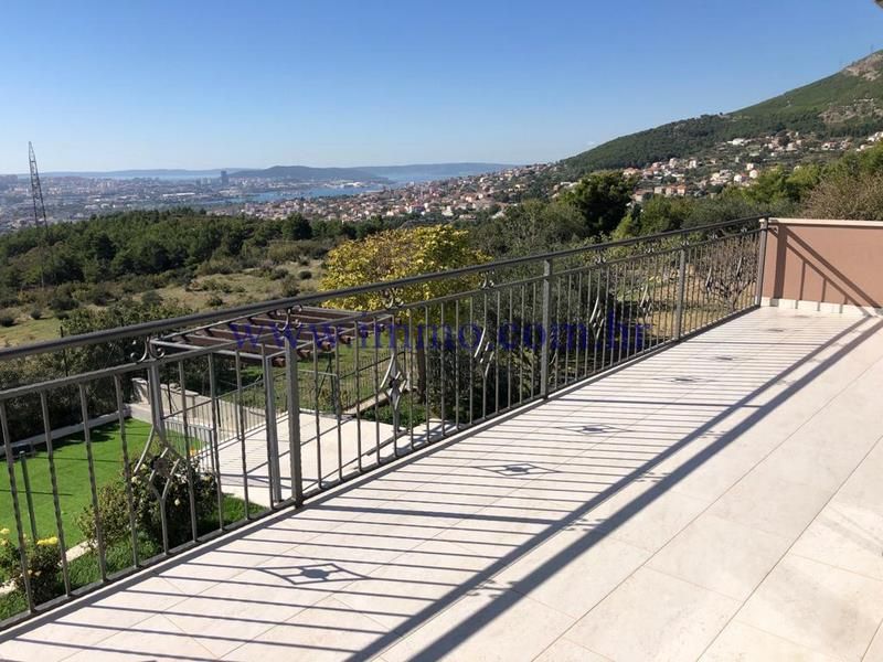 Villa in Split, Kroatien, 335 m² - Foto 1