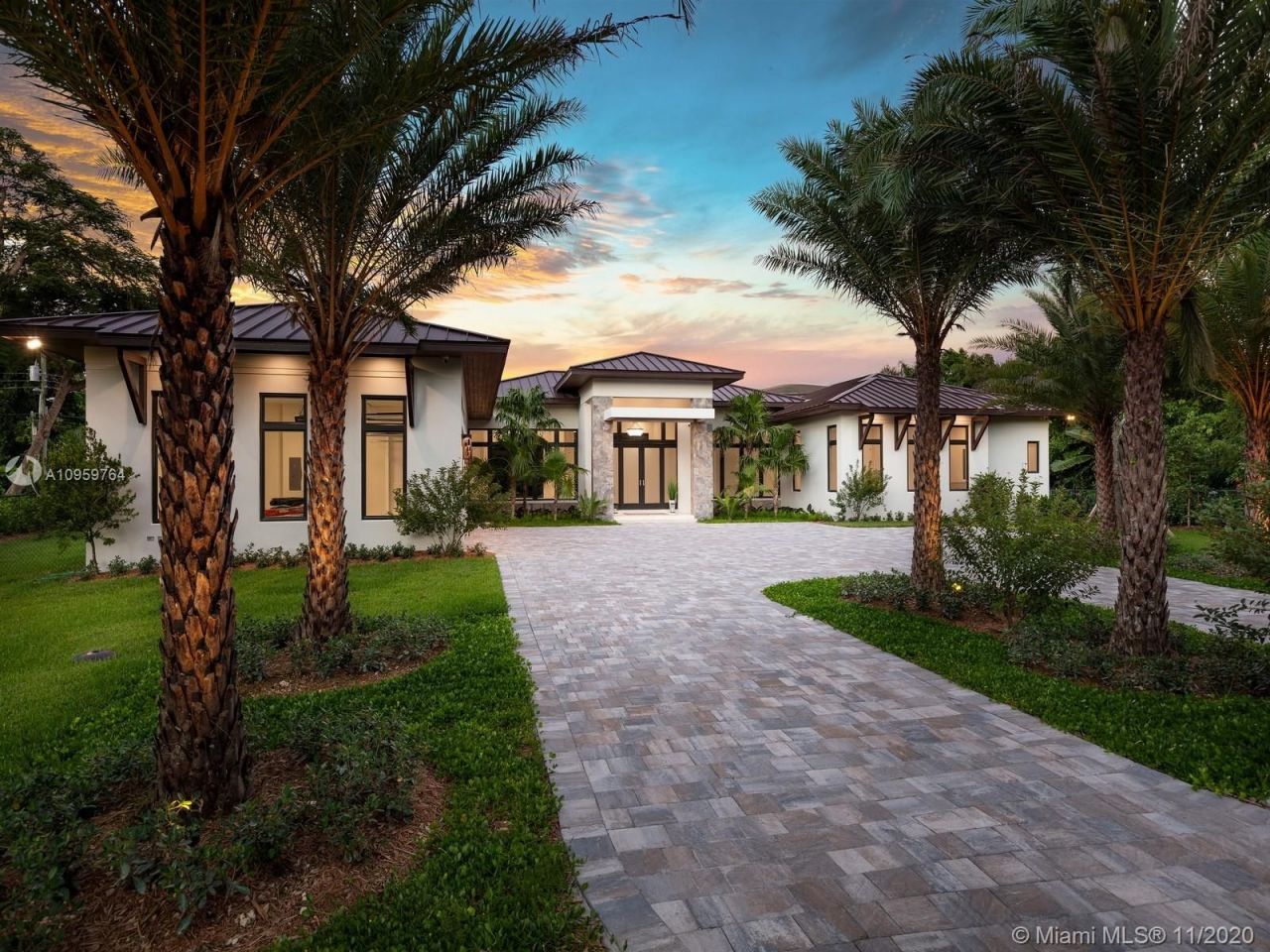 Manoir à Miami, États-Unis, 600 m² - image 2