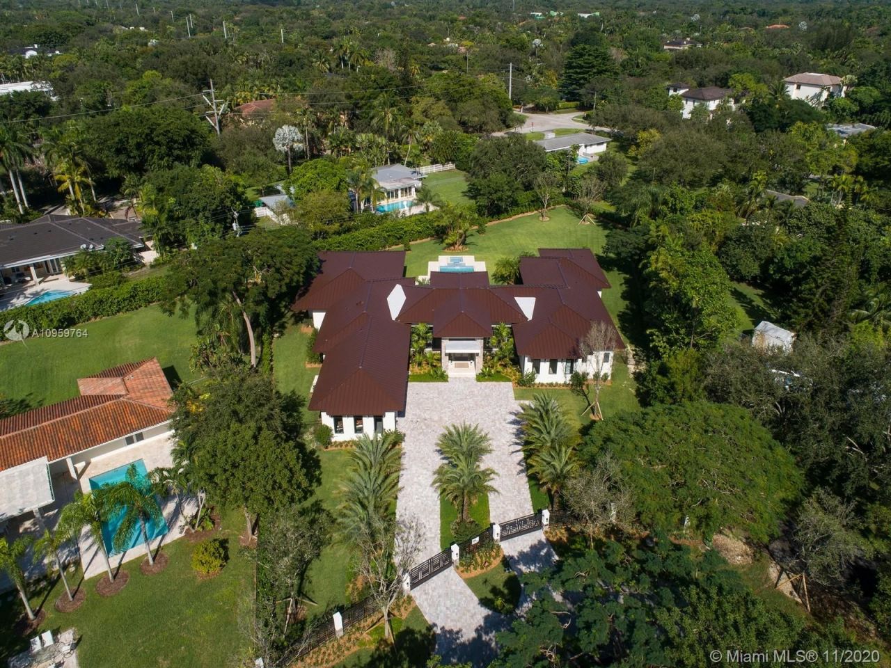 Manoir à Miami, États-Unis, 600 m² - image 4