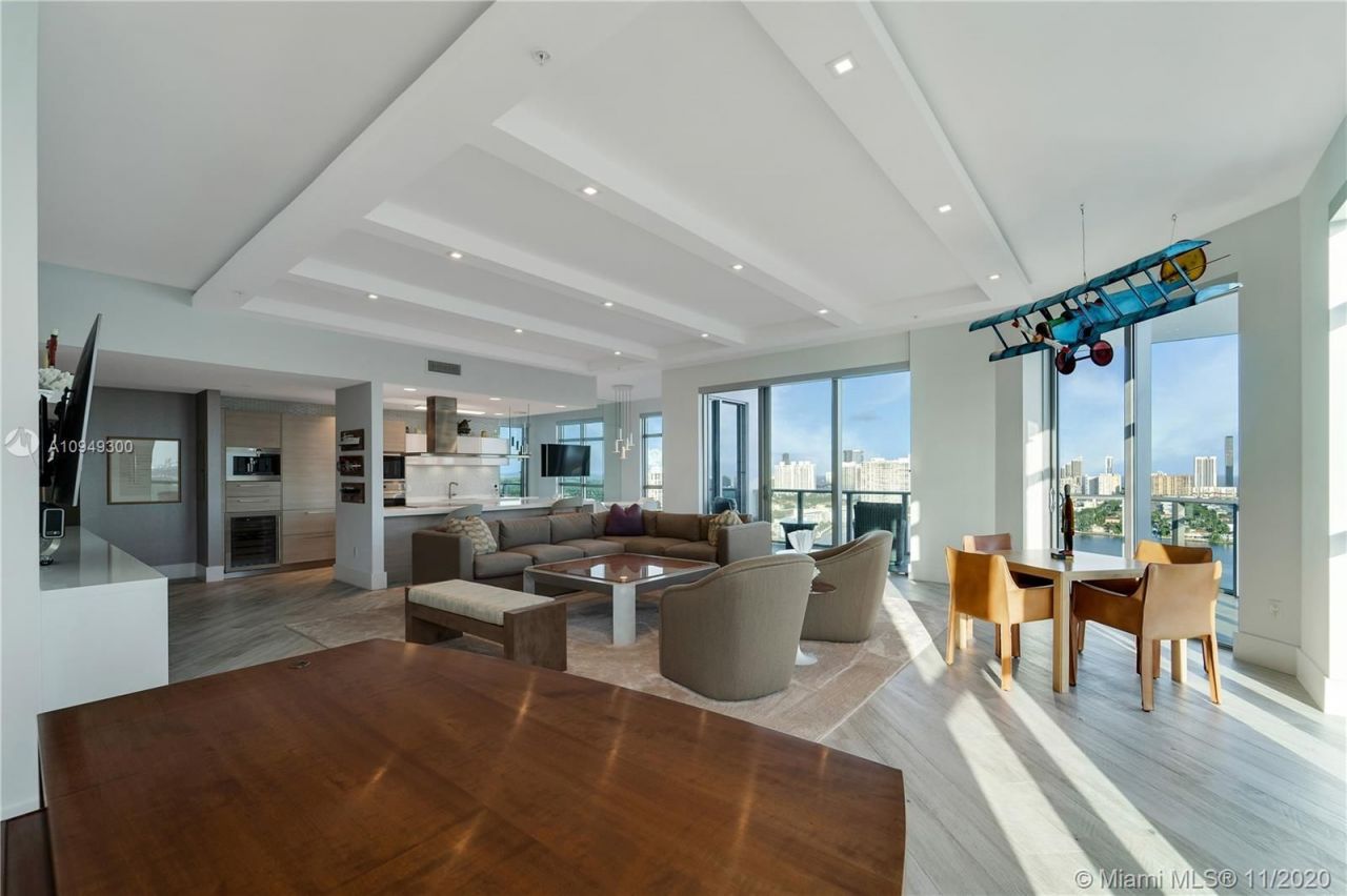 Penthouse à Miami, États-Unis, 200 m² - image 1