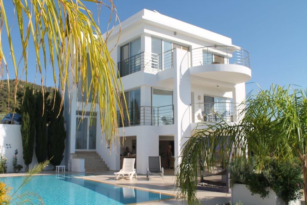 Villa in Argaka, Cyprus, 296 m² - picture 1