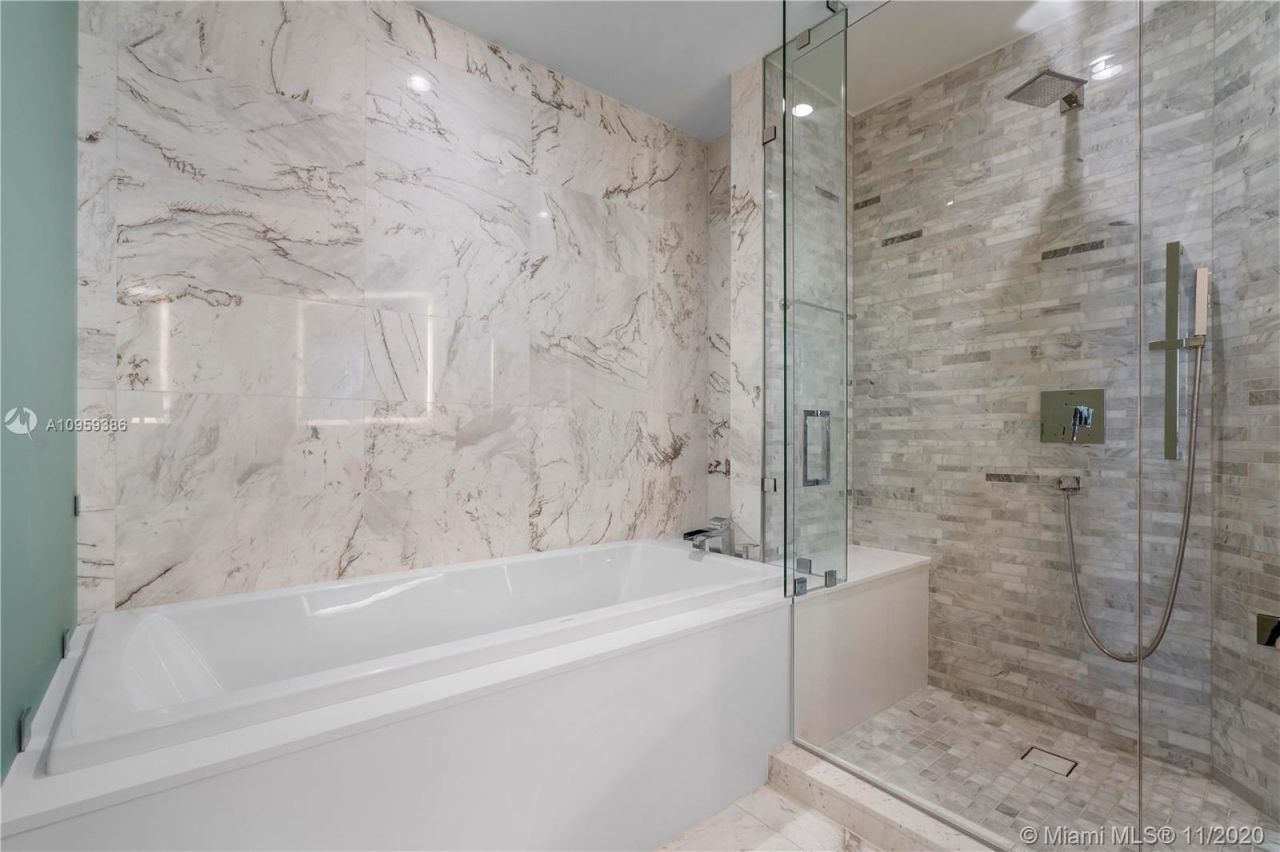 Flat in Miami, USA, 140 m² - picture 10