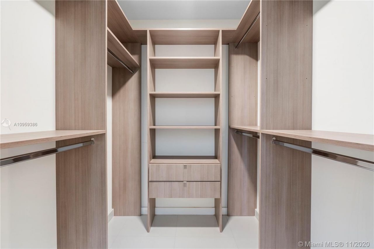 Flat in Miami, USA, 140 m² - picture 9