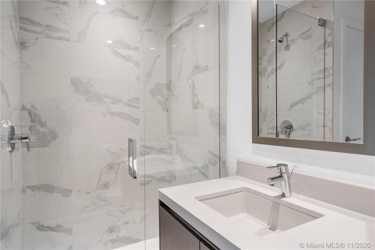 Flat in Miami, USA, 140 m² - picture 7