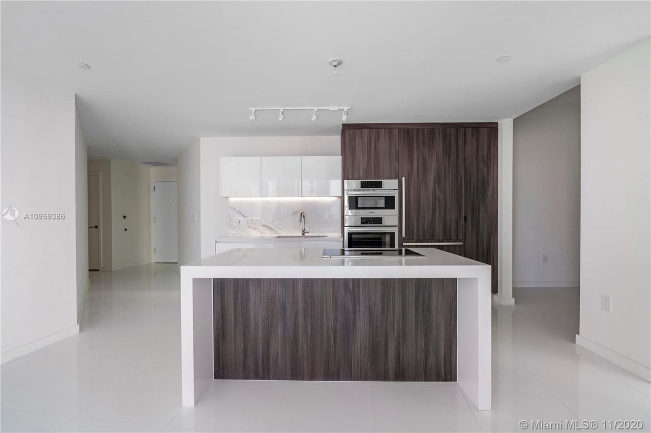 Flat in Miami, USA, 140 m² - picture 2