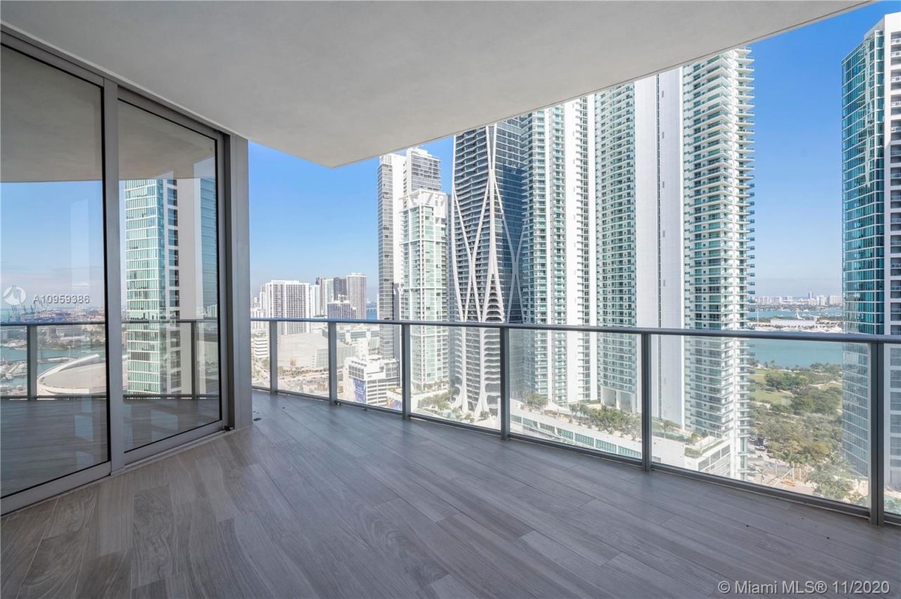 Flat in Miami, USA, 140 m² - picture 1