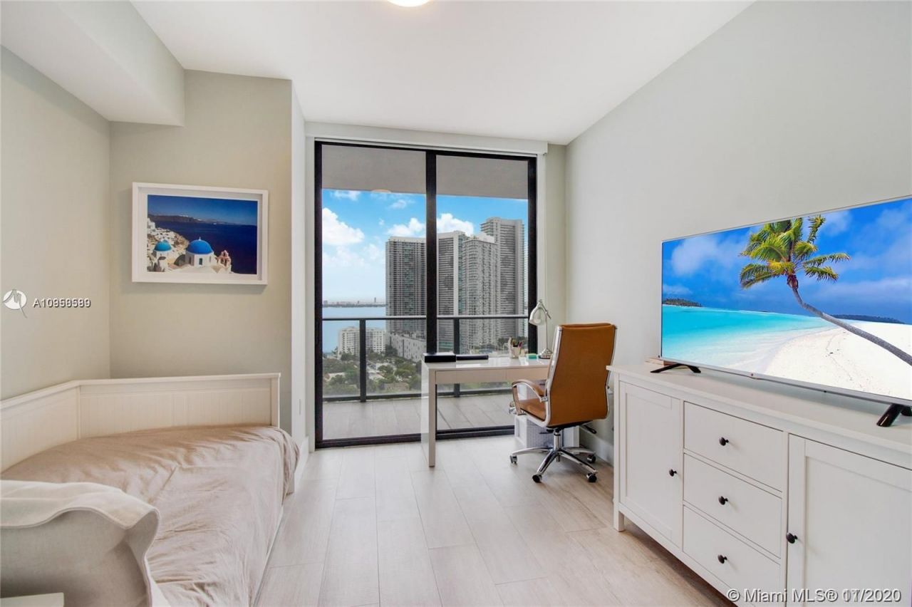 Piso en Miami, Estados Unidos, 130 m² - imagen 8