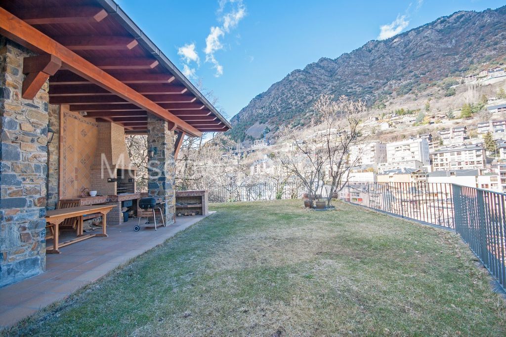 Cottage in Andorra la Vella, Andorra, 1 402 m² - picture 1