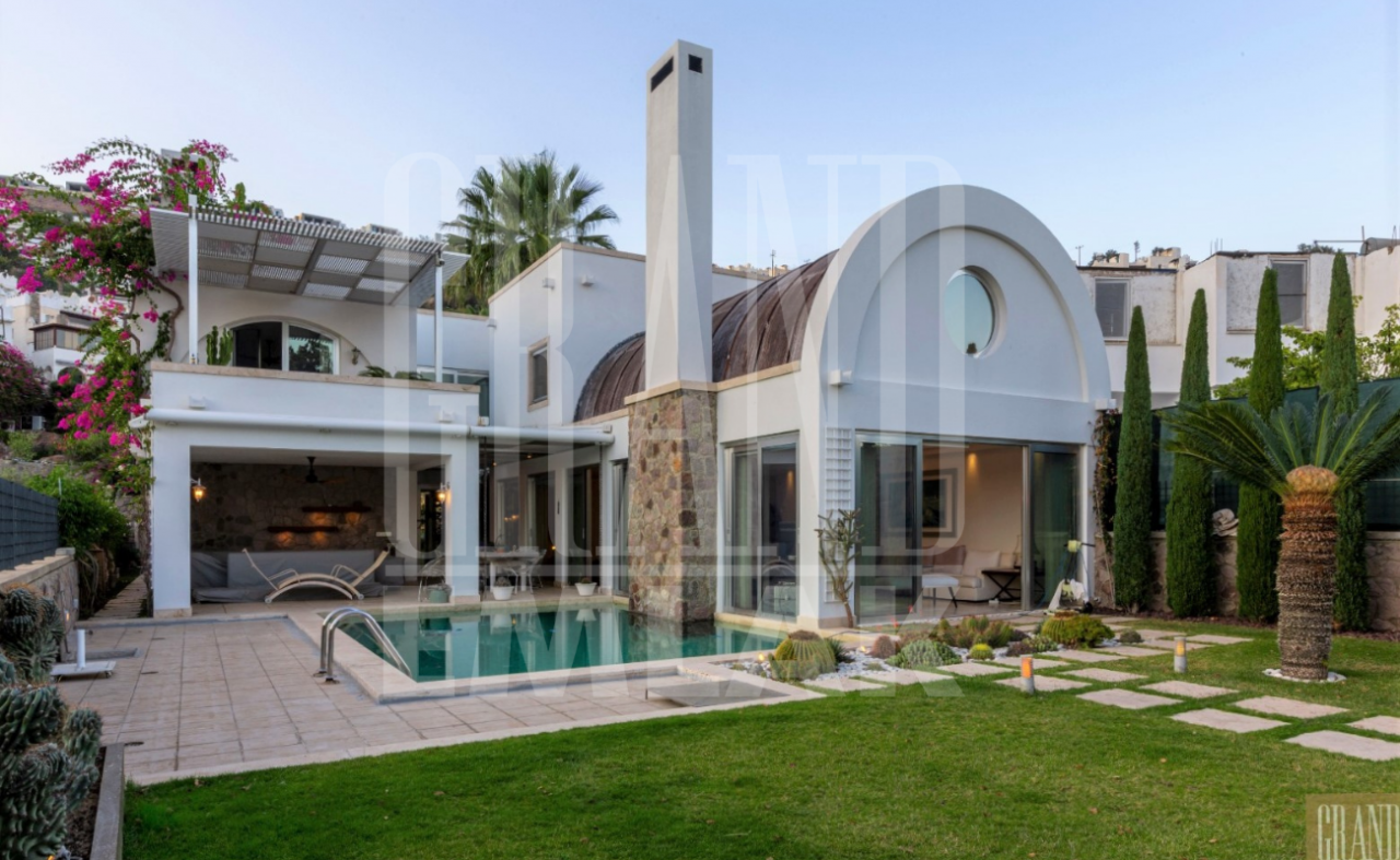Villa à Bodrum, Turquie, 675 m² - image 1