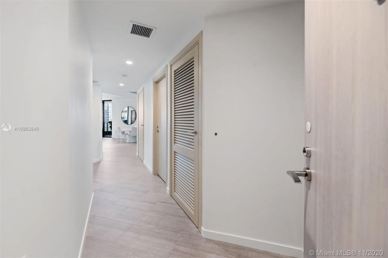 Flat in Miami, USA, 120 m² - picture 8