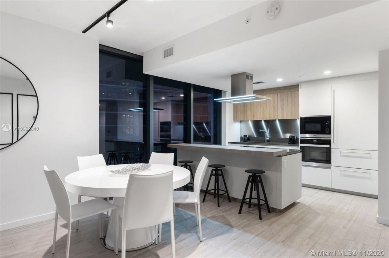 Flat in Miami, USA, 120 m² - picture 15