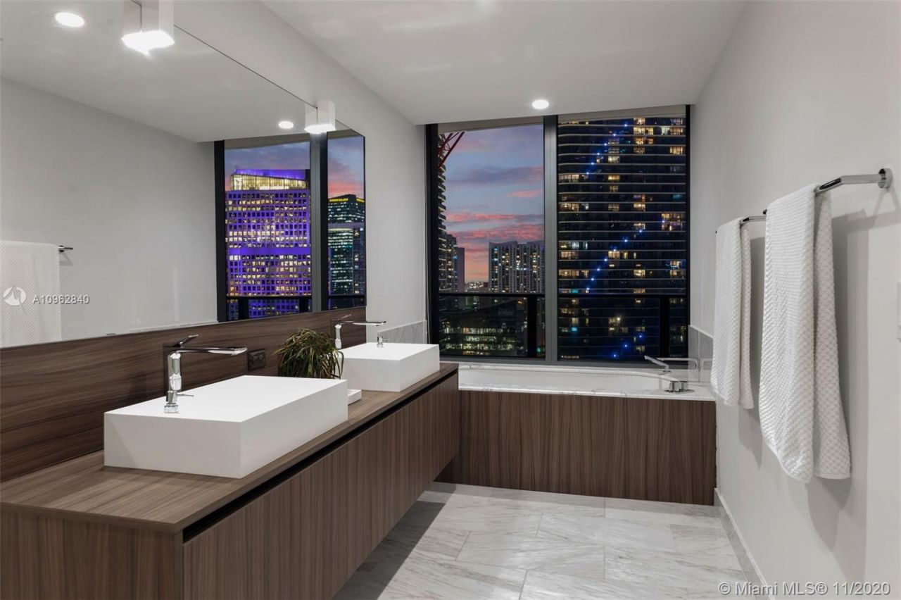 Flat in Miami, USA, 120 m² - picture 10