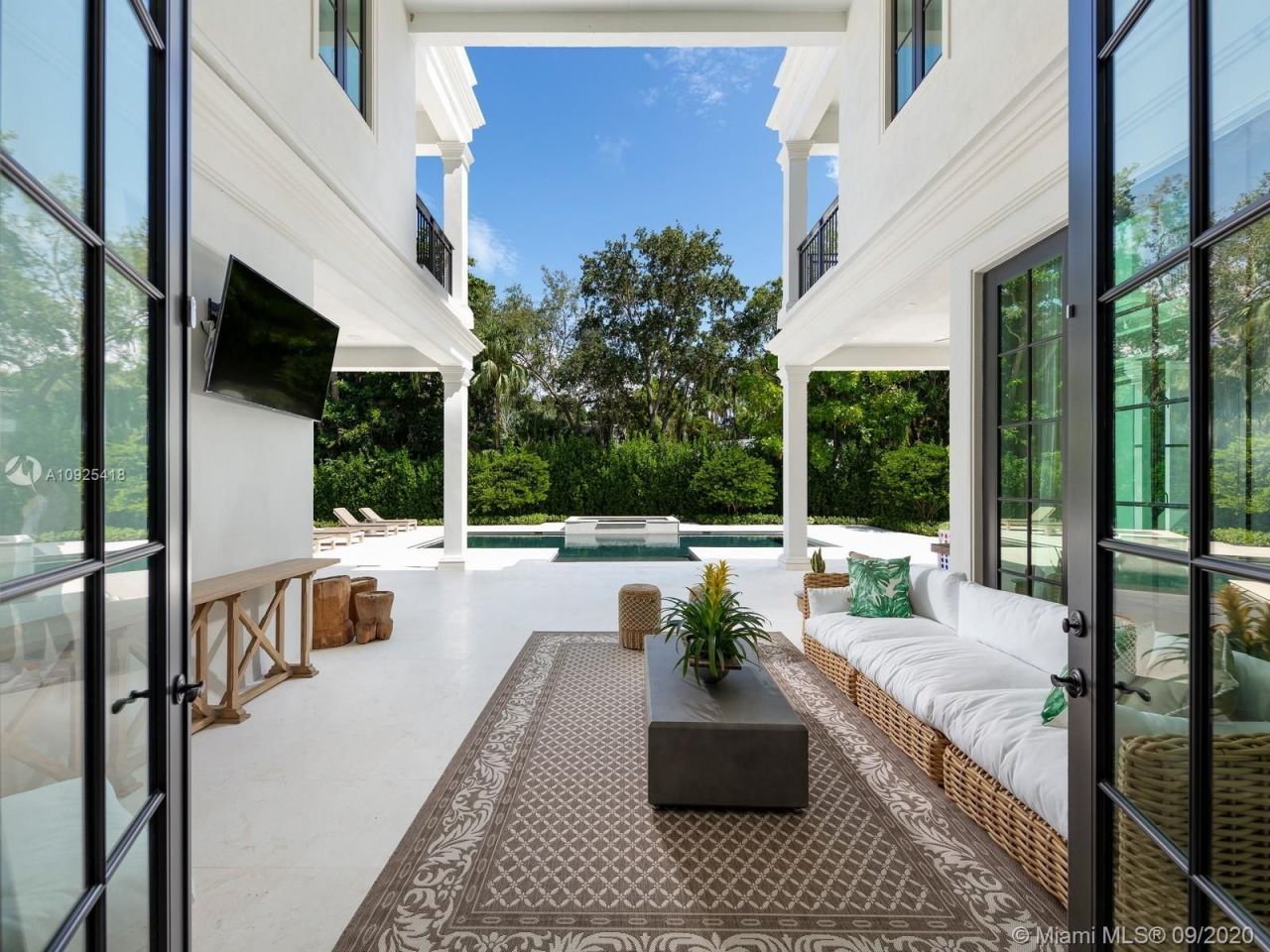 Villa à Miami, États-Unis, 700 m² - image 3