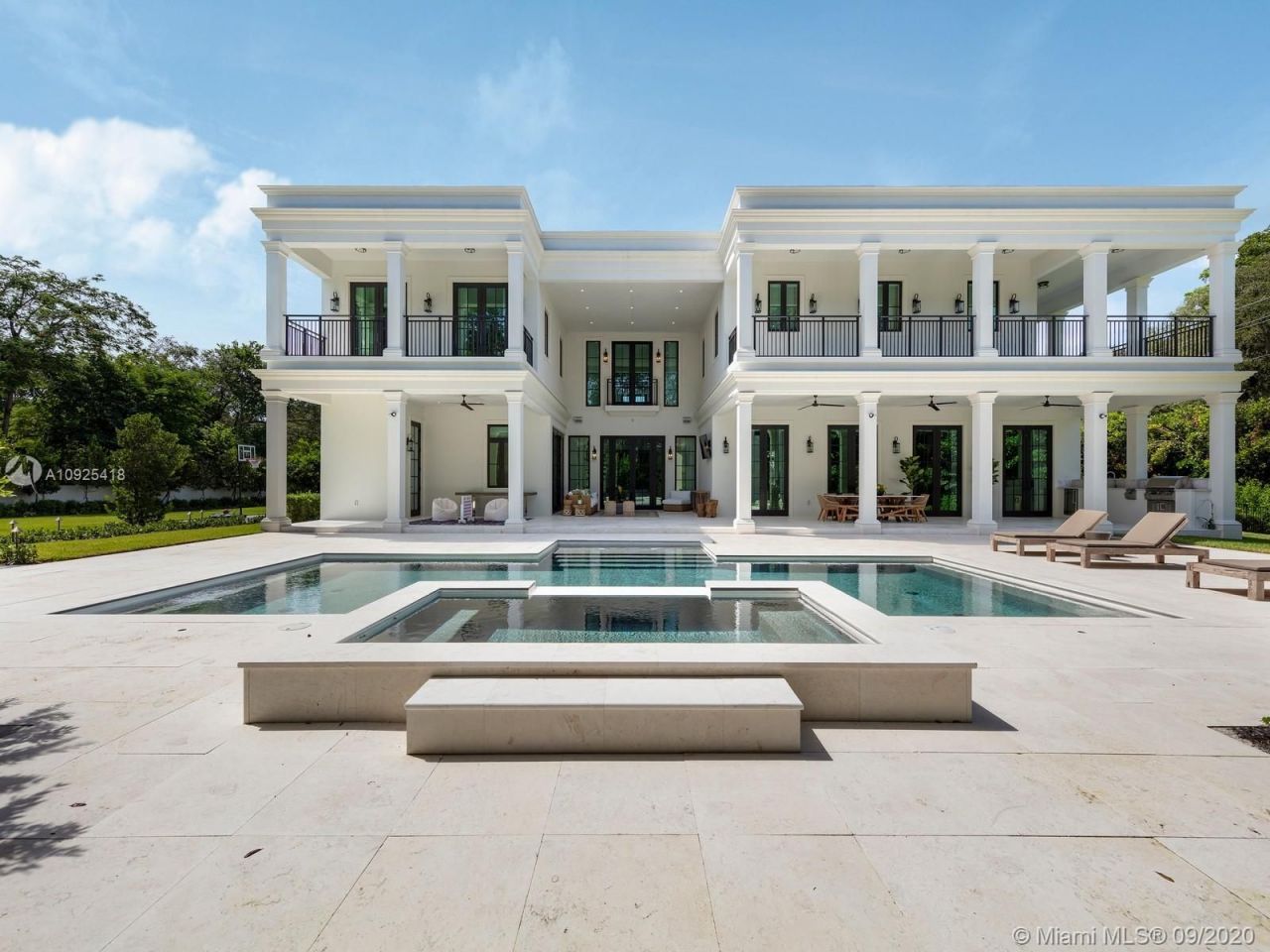 Villa à Miami, États-Unis, 700 m² - image 2