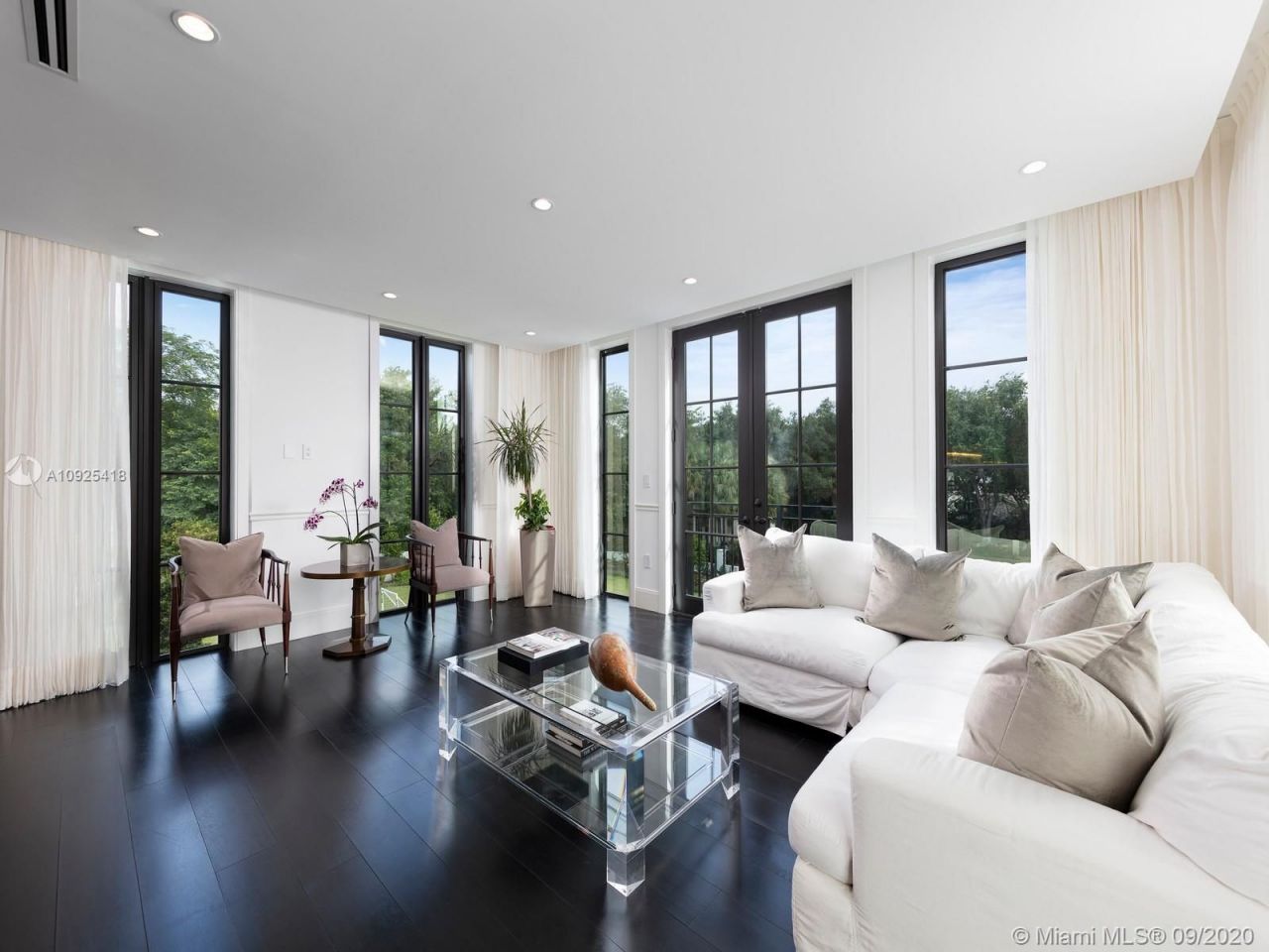 Villa à Miami, États-Unis, 700 m² - image 5