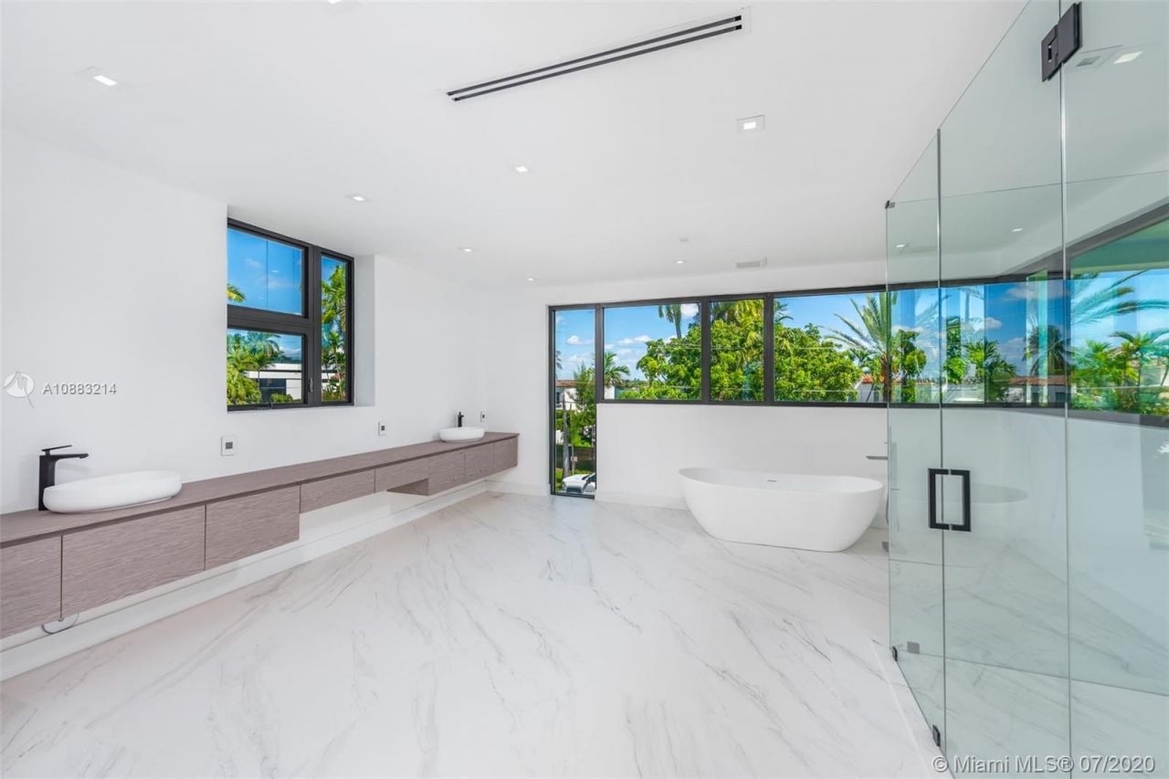 Villa en Miami, Estados Unidos, 700 m² - imagen 7