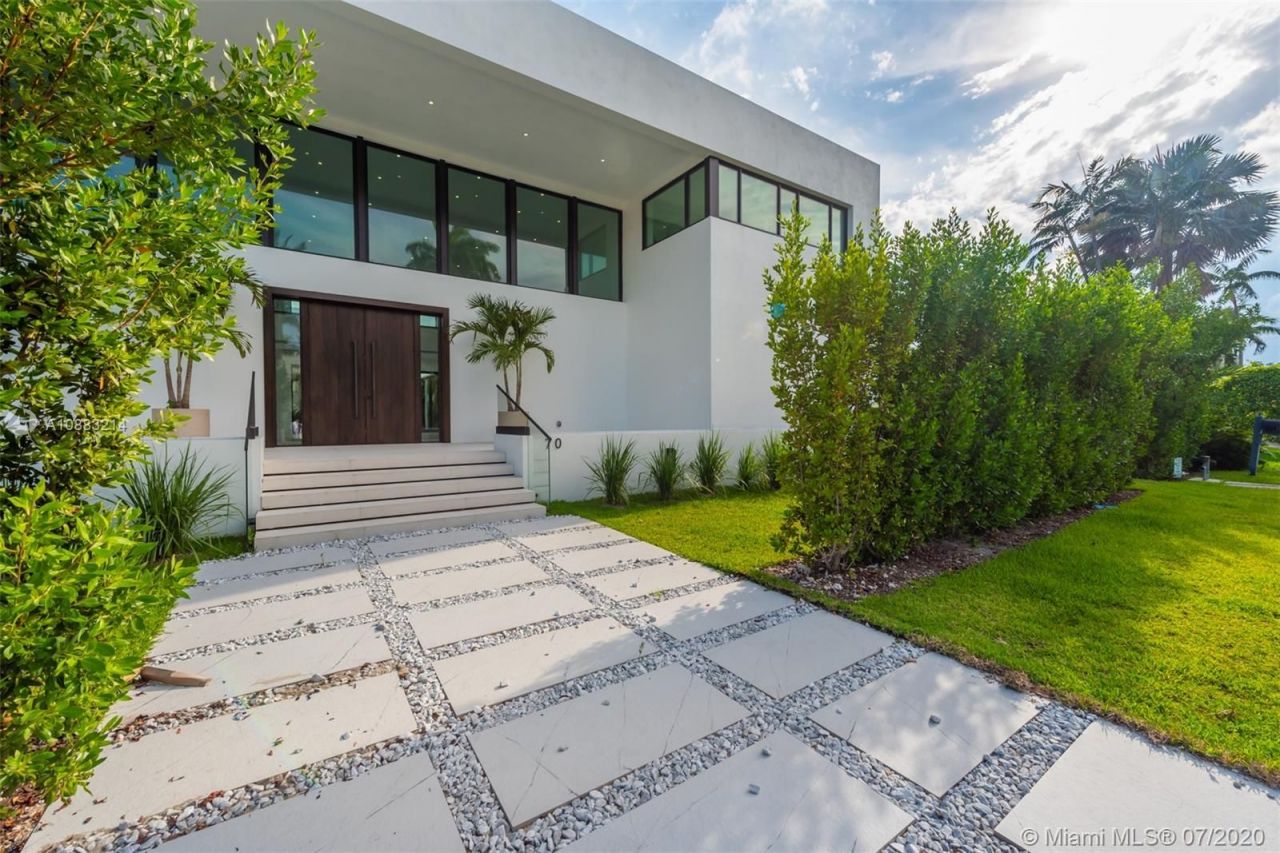 Villa en Miami, Estados Unidos, 700 m² - imagen 2