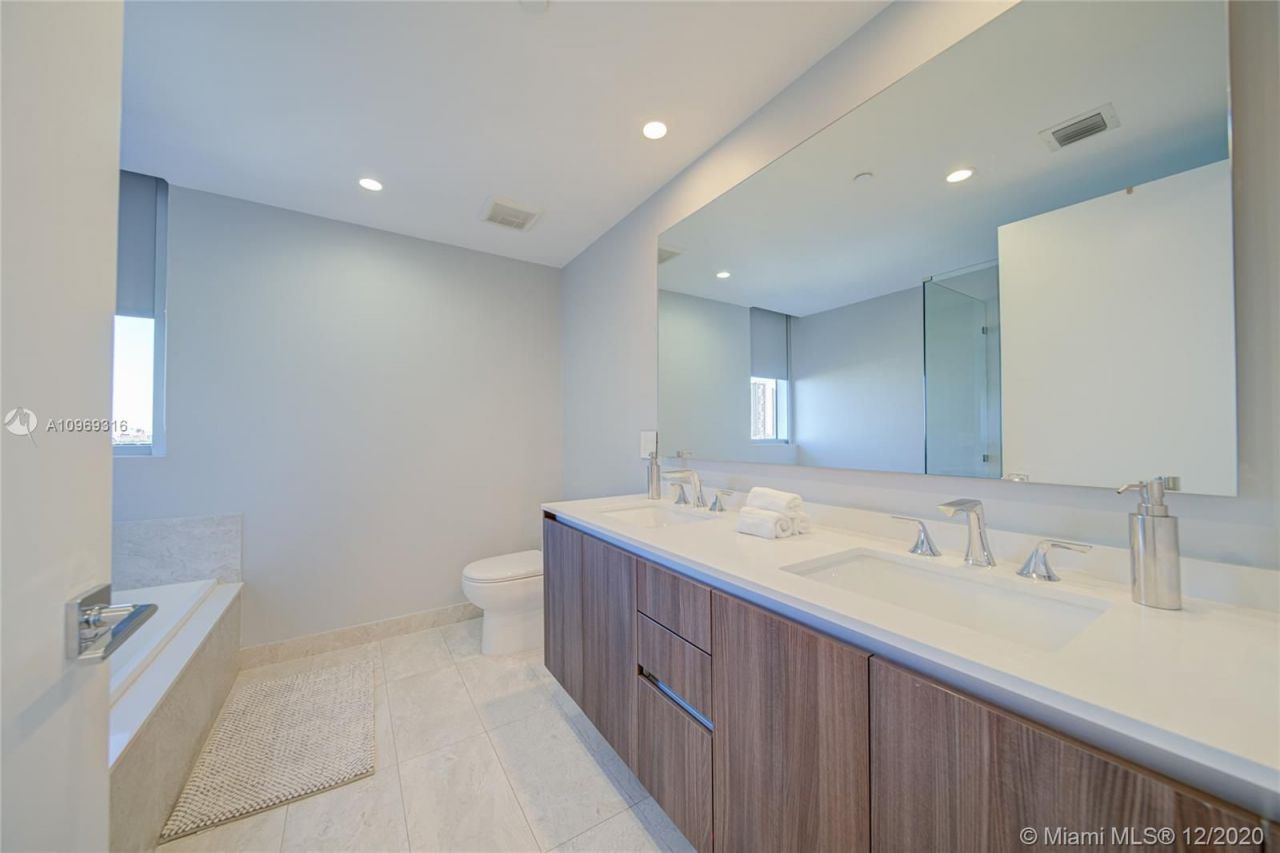 Flat in Miami, USA, 140 m² - picture 10