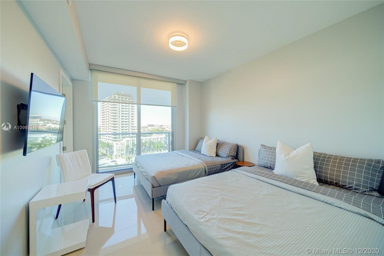 Flat in Miami, USA, 140 m² - picture 8