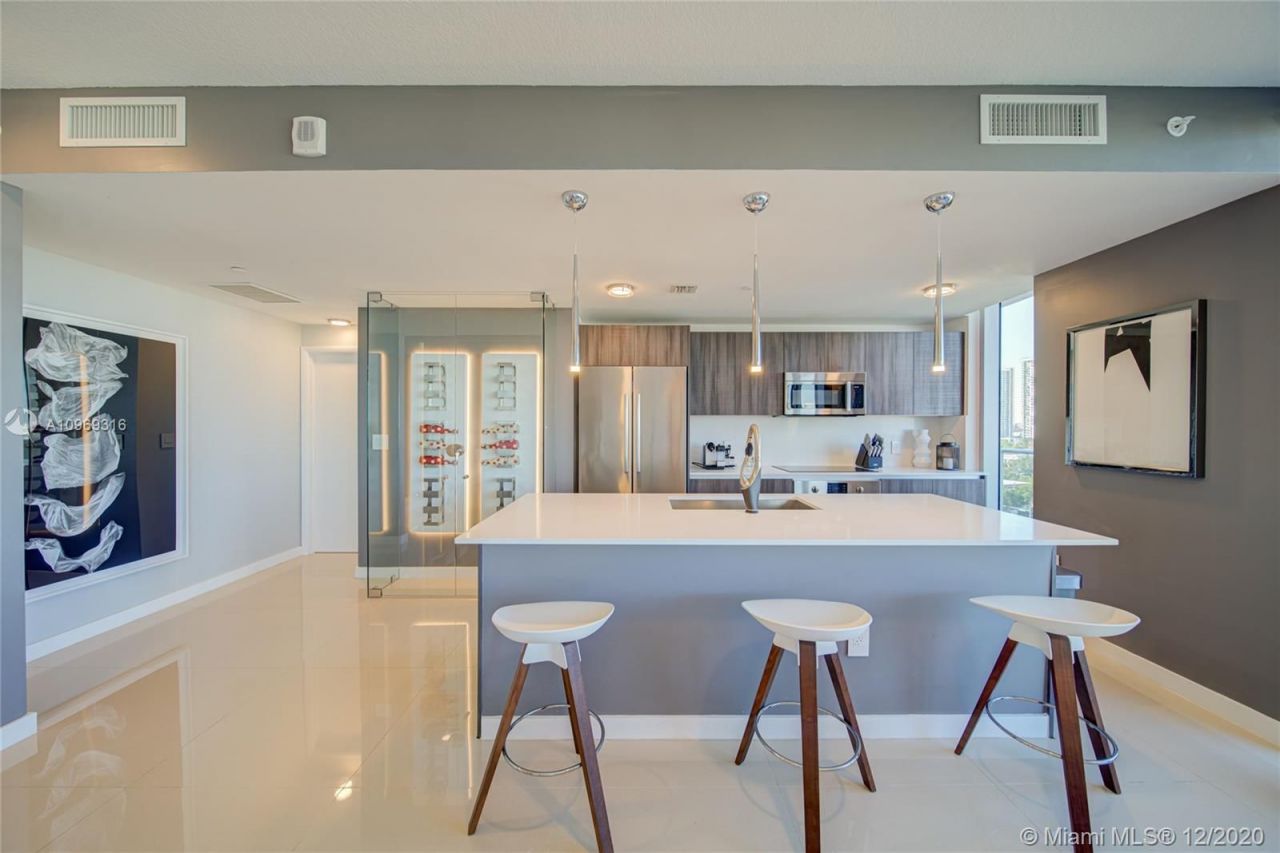 Flat in Miami, USA, 140 m² - picture 3