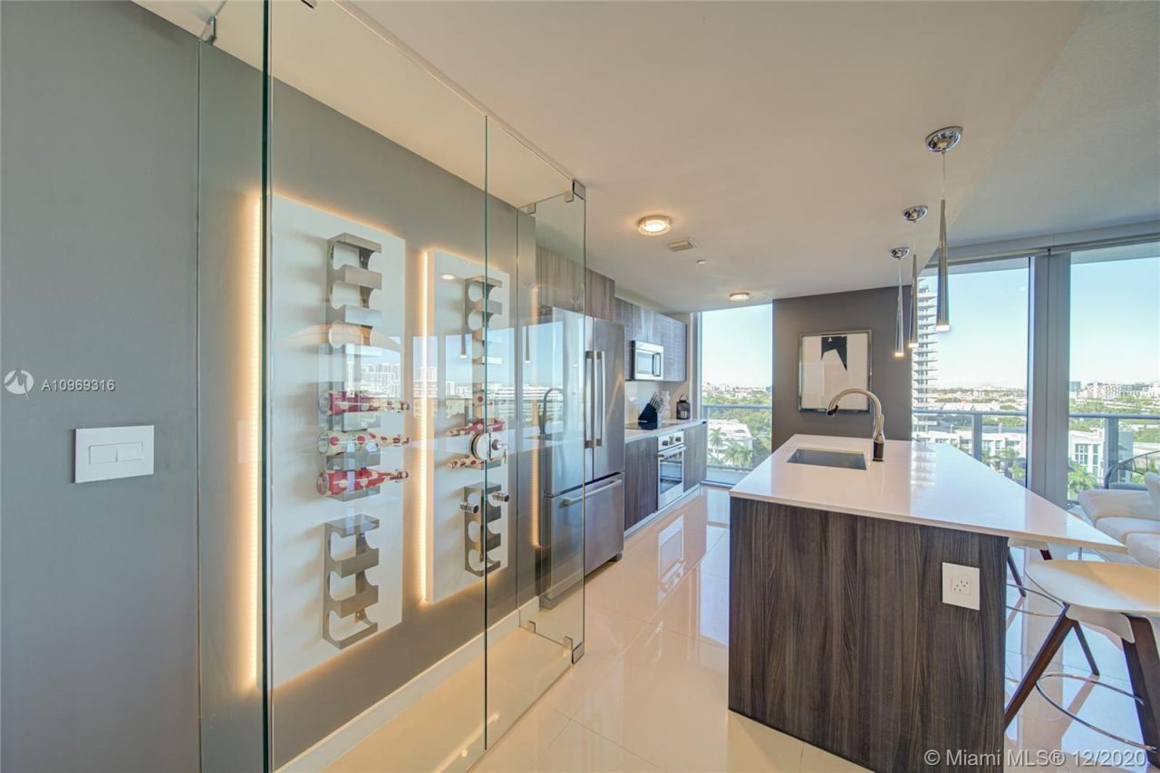 Flat in Miami, USA, 140 m² - picture 14