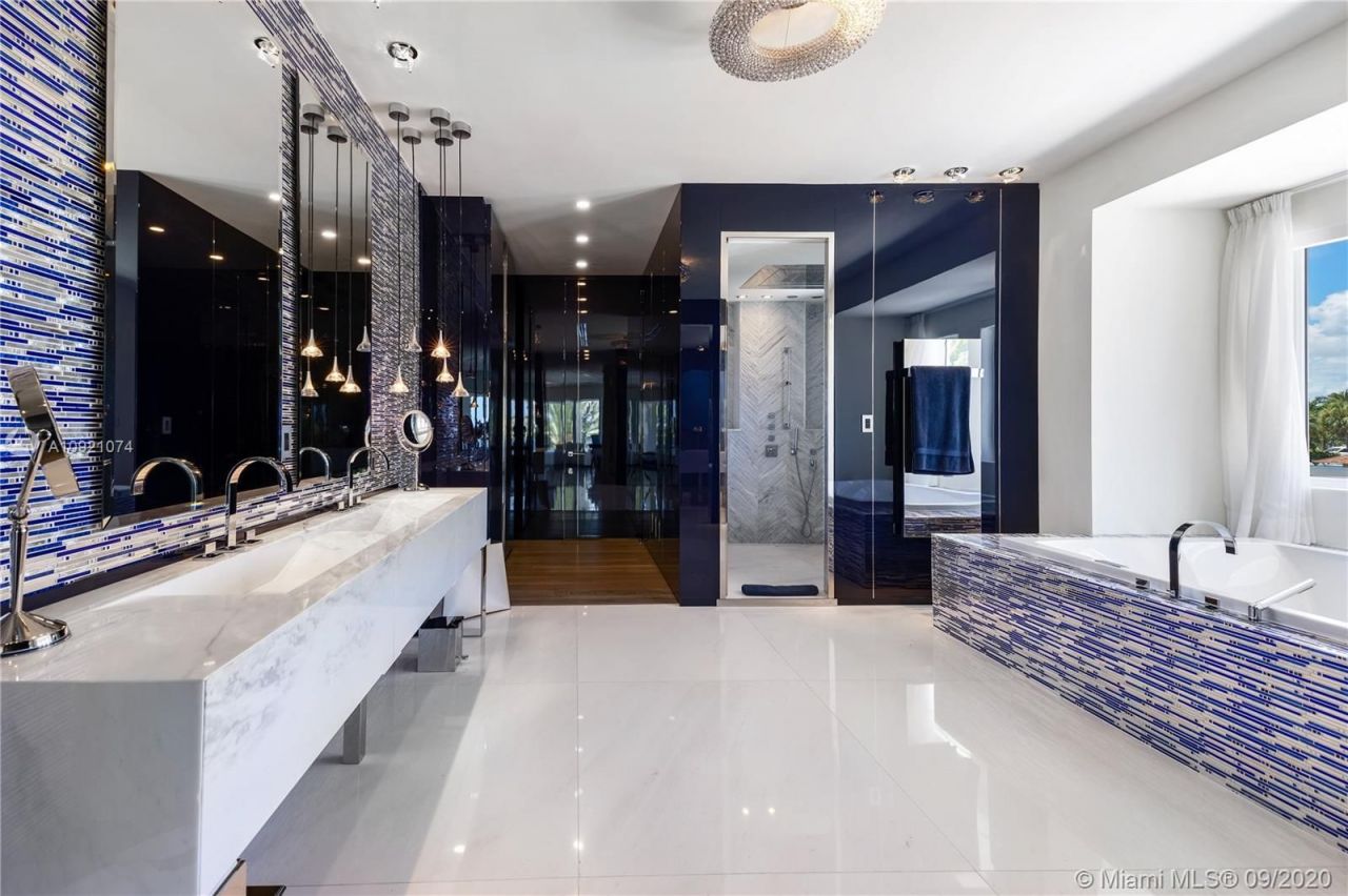 Villa à Miami, États-Unis, 1 800 m² - image 7