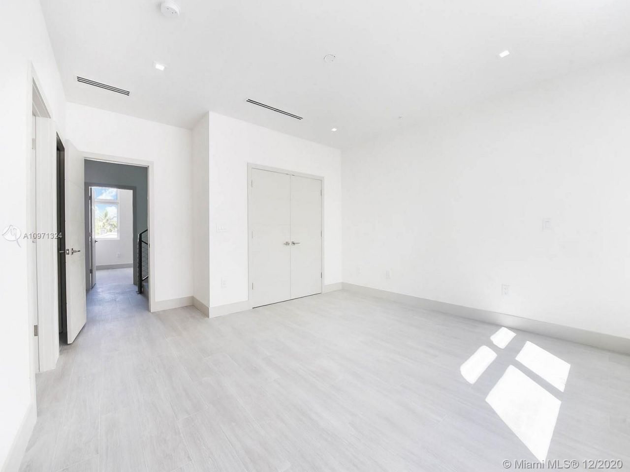 Casa adosada en Miami, Estados Unidos, 180 m² - imagen 11