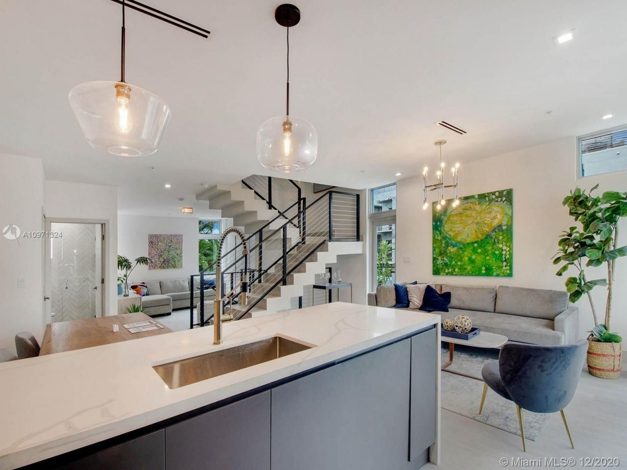 Casa adosada en Miami, Estados Unidos, 180 m² - imagen 5