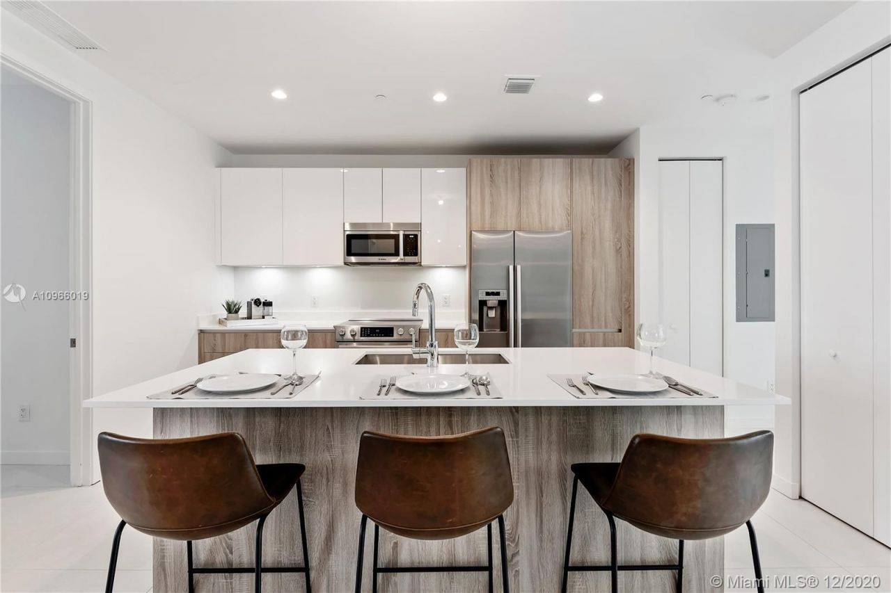 Flat in Miami, USA, 160 m² - picture 2