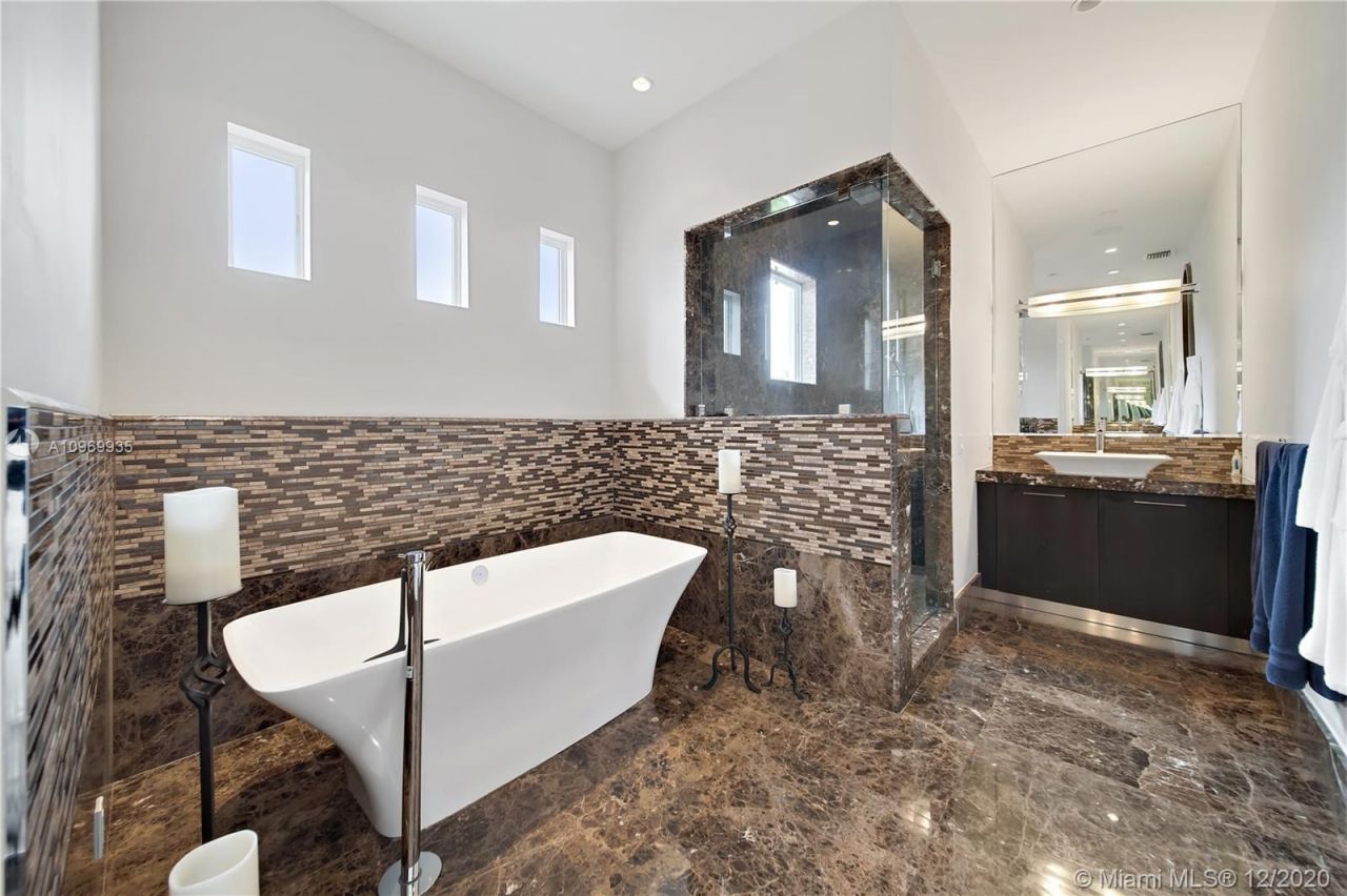 Finca en Miami, Estados Unidos, 450 m² - imagen 3